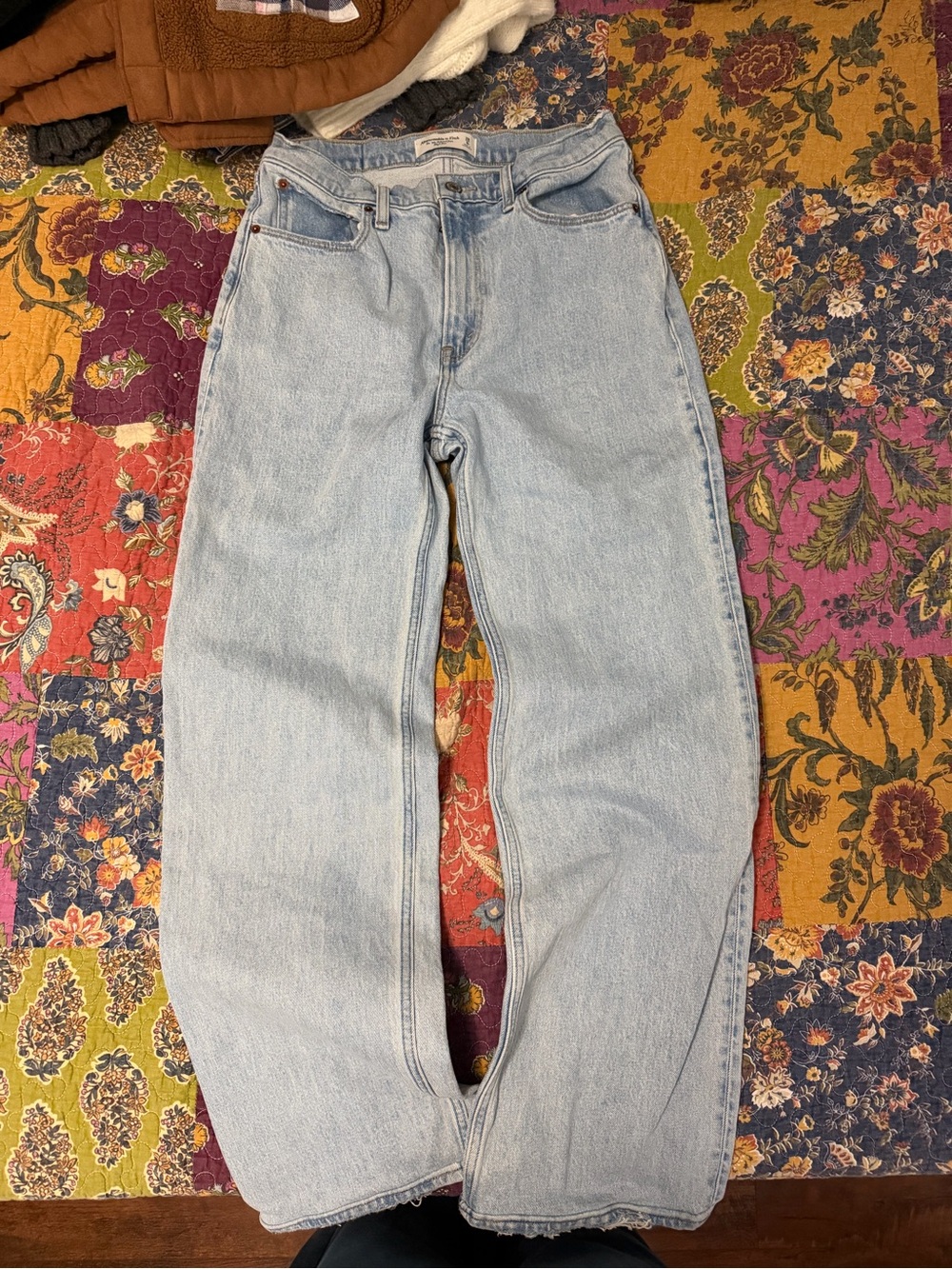 Abercrombie & Fitch Light Wash the 90s relaxed Jean high rise